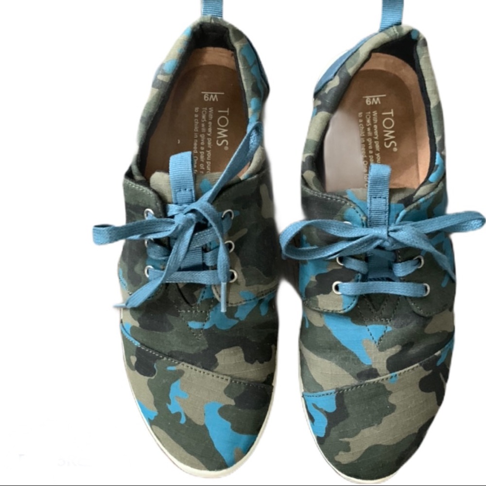 Toms Camo Flats